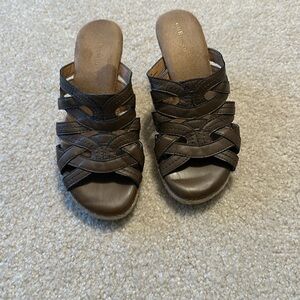 Gil Bass & Co wedged sandal